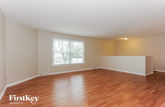 542 Longwood Drive Gallery 3