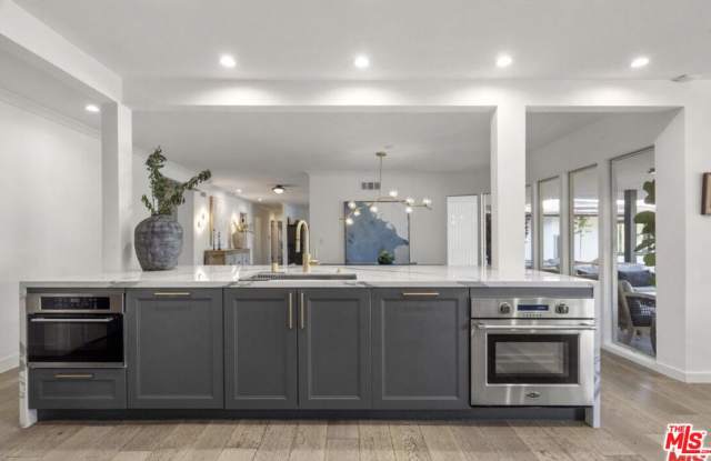 4678 White Oak Avenue Gallery 1