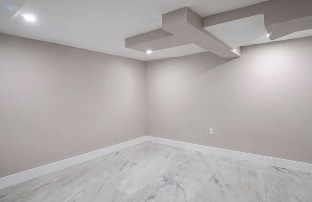 13338 Sanford Ave Gallery 2