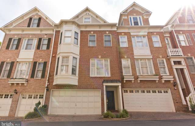 2313 N VAN BUREN COURT - 2313 North Van Buren Court, Arlington, VA 22205