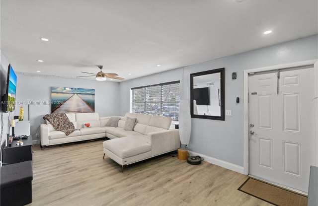 8089 SW 18th Ct photos photos