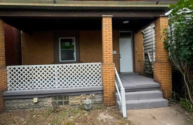 Comfortable 4BR 1BA house in McKees Rocks photos photos