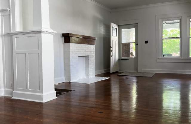 3127 North Kenwood Avenue Gallery 2