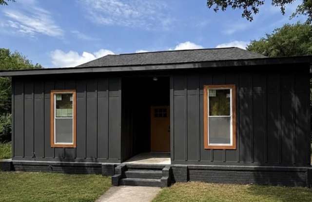 808 Center Street Gallery 4