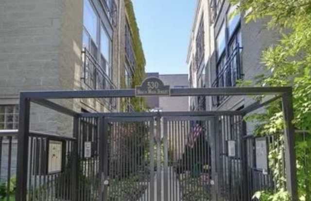 530 N WOOD Street photos photos