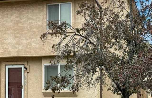 Charming 3 Bedroom 3 Bathroom Townhome with Private Patio - 3033 Starlight Circle, Colorado Springs, CO 80916