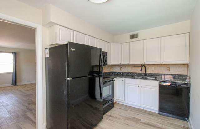 ***UNDER RENOVATION***NEW PICS TO COME***MOORINGS***2 BEDS/ 1.5 BATHS***AMAZING LOCATION*** photos photos
