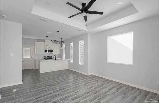 504 N Emerald Avenue Gallery 3