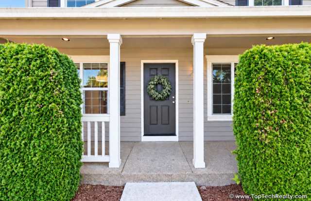 Gorgeous Corner Lot | 3 Bedroom | 2.5 Bathrooms | Plus den/office | Single Family Home | Located In Sought After Community In Orenco Gardens! Gallery 3