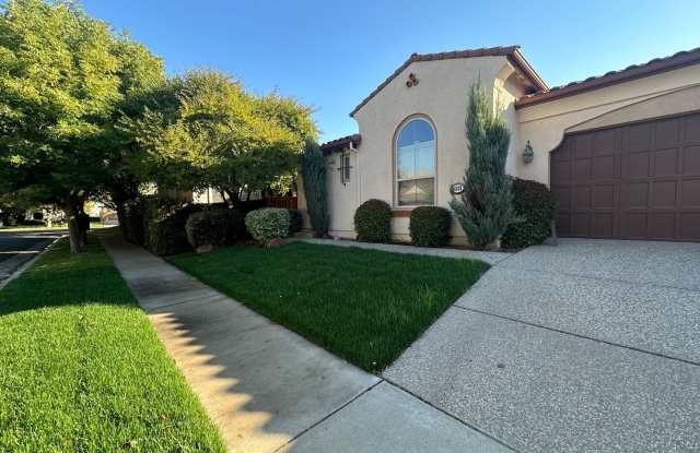 4 Bedroom Single Story Home in Gated Community Gallery 1