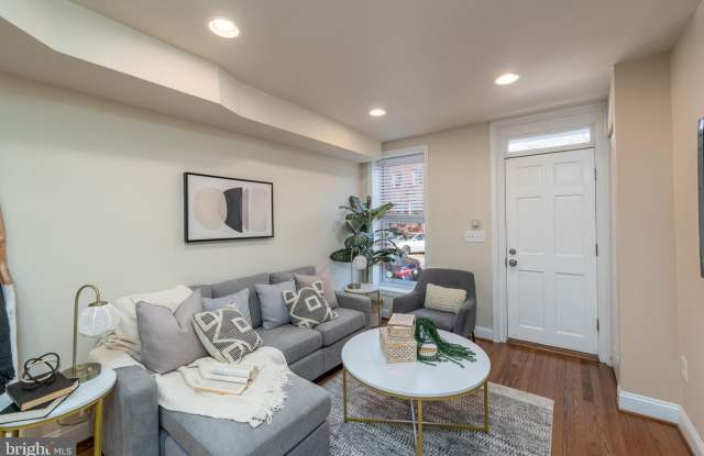 336 S COLLINGTON Avenue S Gallery 4