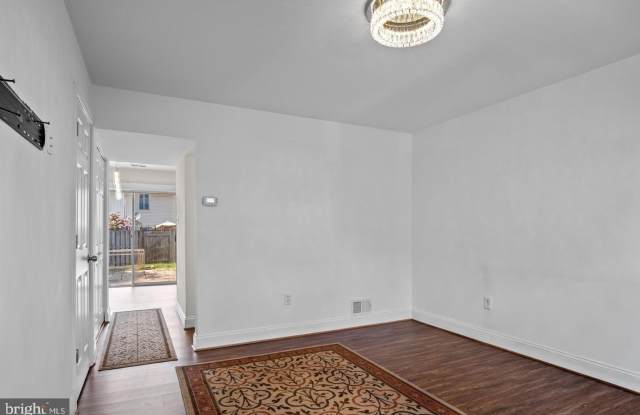 2114 ENRIGHT PLACE Gallery 4