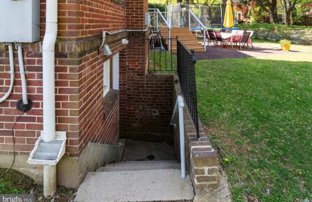 3640 EVERETT ST NW Gallery 2