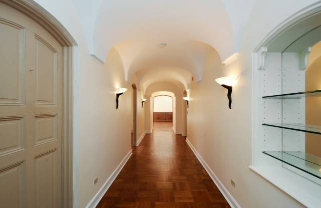 222 East Chestnut Street Gallery 4