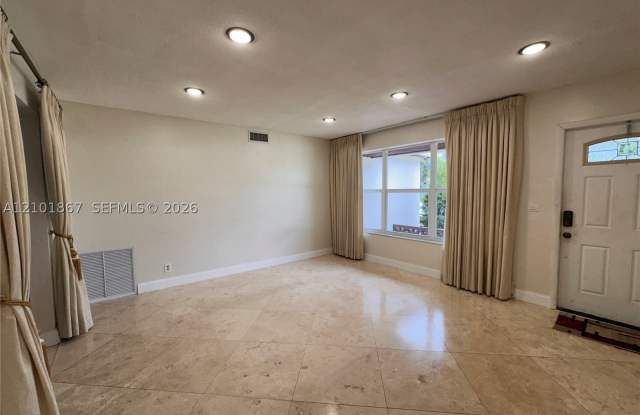 7050 SW 5th Ct Gallery 2