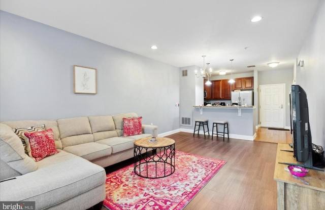 200 W ELM STREET photos photos