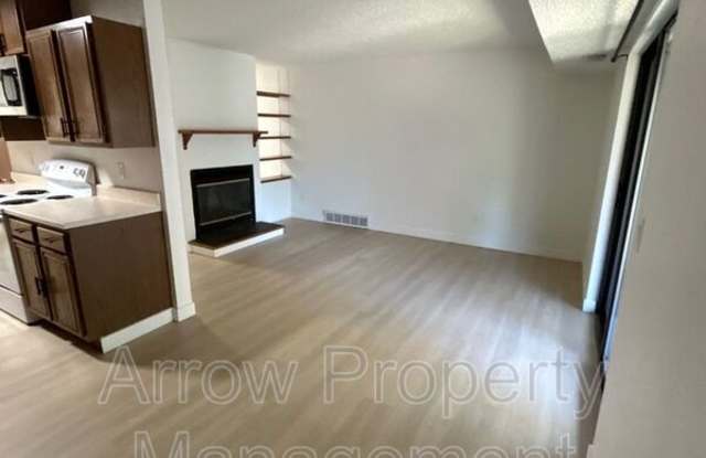 205 E Arbor-304G Gallery 1