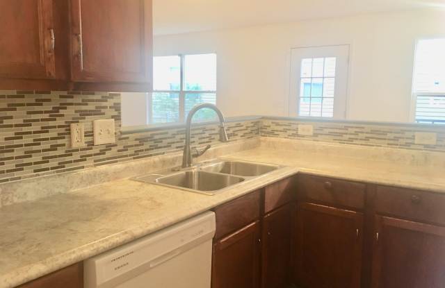 FOUR BEDROOMS! Attached 2-Car Garage, 3 Bathrooms, Hardwood Flooring Gallery 3