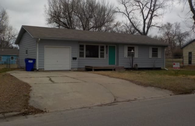 909 Highland Dr - 909 Highland Drive, Junction City, KS 66441