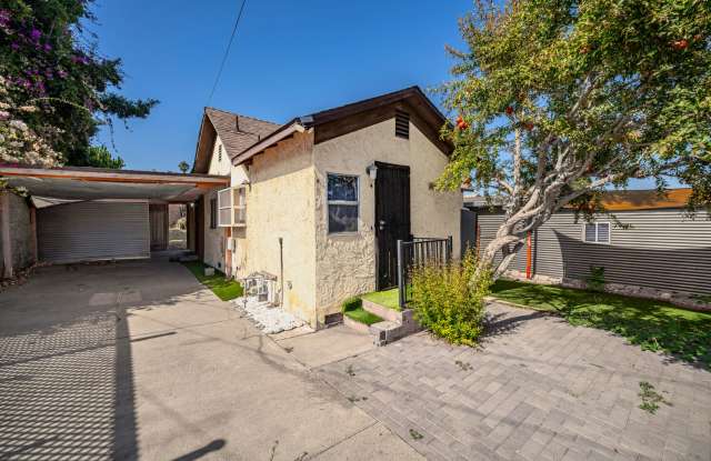 Charming Single-Family Home – Sunroom, Garage & Huge Private Yard photos photos