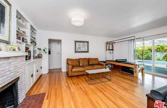 5651 Mammoth Avenue photos photos