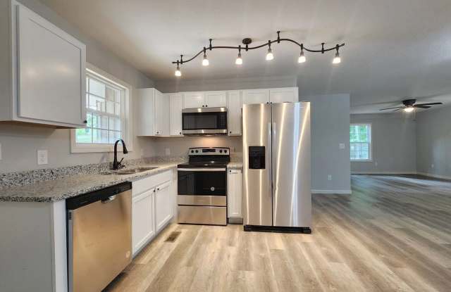 Stunning 3-Bedroom All-Brick Home with New Appliances & Large Deck in Kodak, TN Gallery 3
