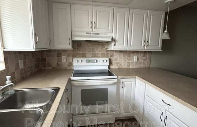 215 Valencia Blvd photos photos