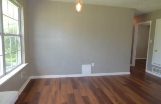 1018 N Powell Parkway Gallery 4