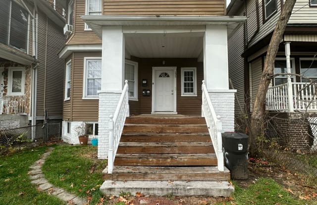 296 Woodside Ave, 2 photos photos