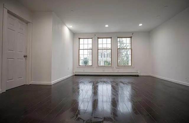 90 Franklin Street Gallery 3