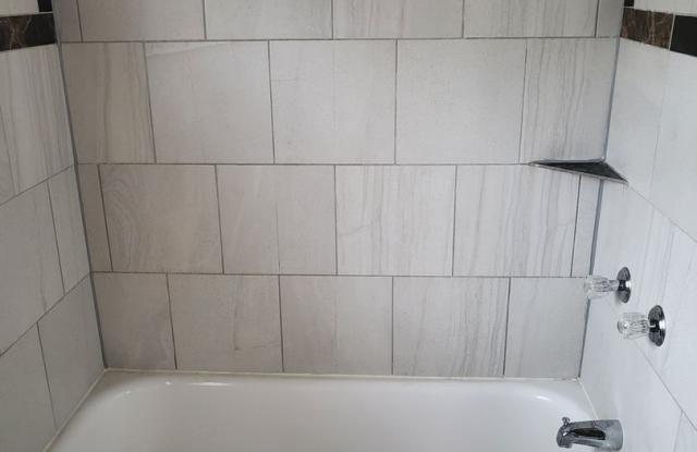 Flow through house with washer dryer hook up and off street parking EHA Approved Gallery 3