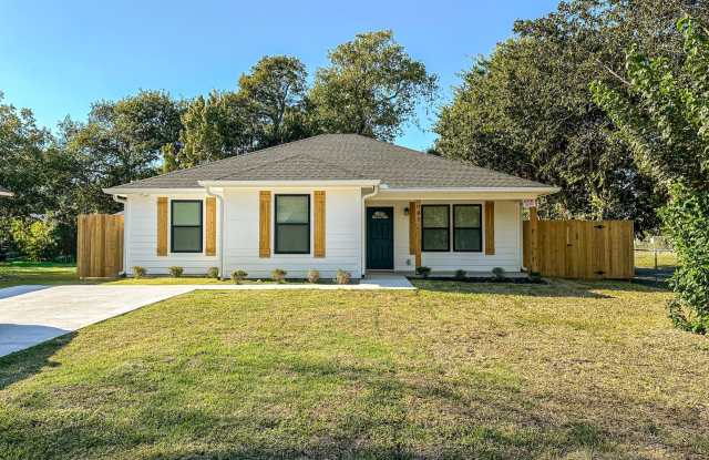 *NEW CONSTRUCTION* 3-Bedroom 2-Bathroom House Near Baylor! - 901 Holt Avenue, Waco, TX 76706