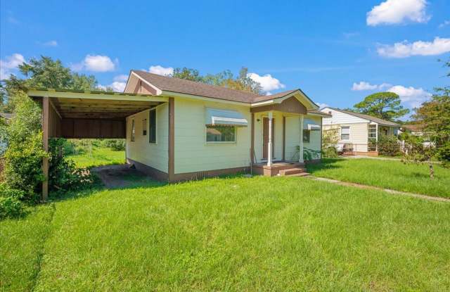 Recently Renovated 2-Bedroom Home – 1.5 Miles from Downtown Savannah! photos photos