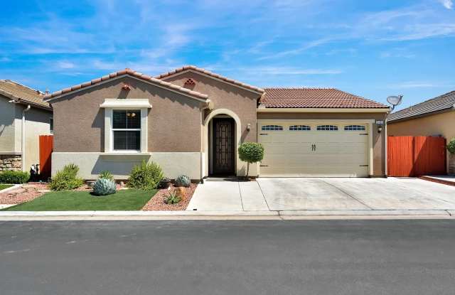 MOVE IN READY!! 3 BEDROOM 2 BATH HOME Gallery 1
