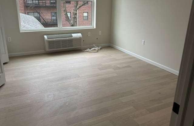 178-184 Sixth Street - 211 Gallery 3