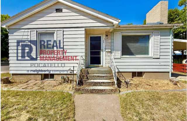2 bedroom 2 bath home - dettached garage near ISU photos photos