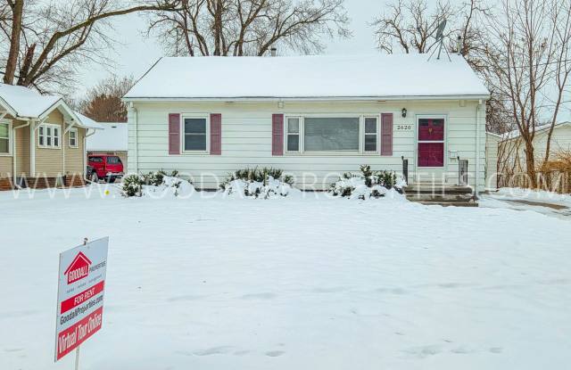 RENT SPECIAL!!! Cozy 3 Bedroom 1.5 Bathroom Ranch !!! - 2620 60th Street, Des Moines, IA 50322
