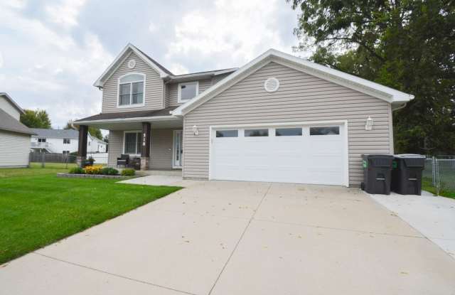 Spacious 4 Bed, 3.5 Bath Home For Rent in NW Rochester - 518 Forbrook Lane Northwest, Rochester, MN 55901