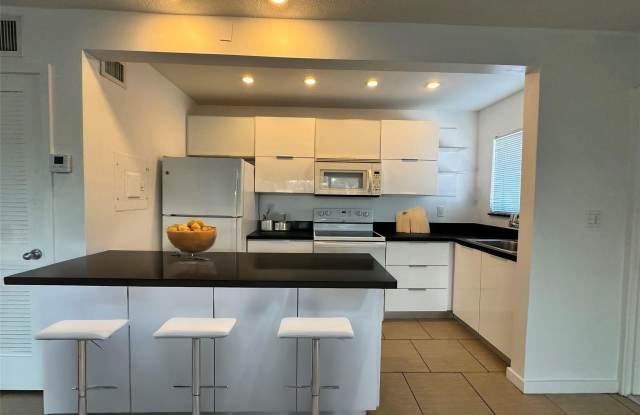 2830 NE 30th Place unit: 1 photos photos