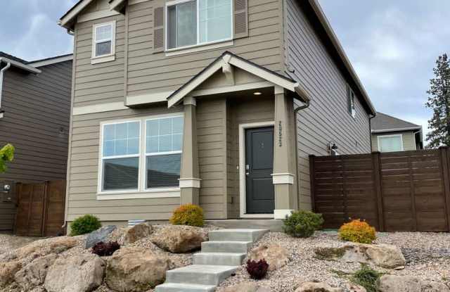 3 Bedroom Home in Stone Creek – Community Pool & Front Yard Maintenance Included! Gallery 4