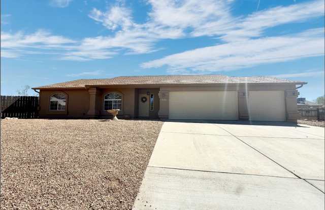 Nice home with 3 car garage in Prescott Valley photos photos