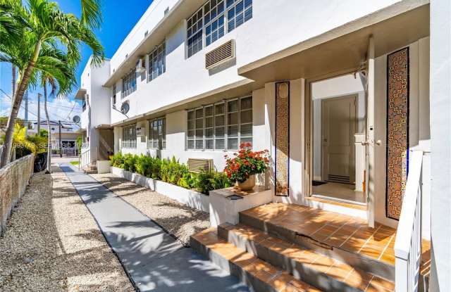 7635 Dickens Ave photos photos