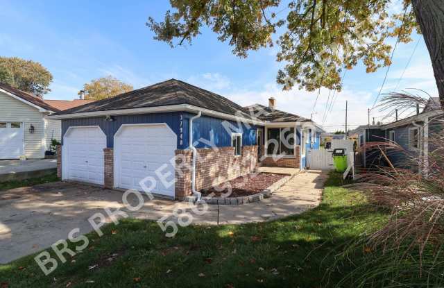 Charming 3-Bedroom Home on Lake St. Clair! Gallery 1