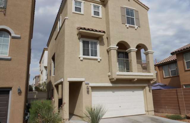 Beautiful 4 Bedroom Home in Mountains Edge photos photos