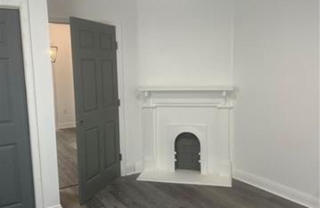 1842 PAULINE Street Gallery 3