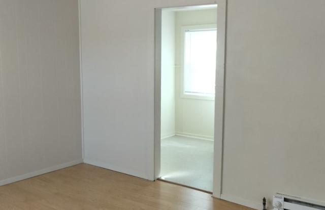 Cozy One Bedroom, One Bath House in Peaceful Location for $600! Gallery 4