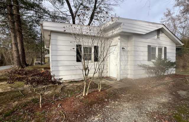 620 Fitzsimmon St - 620 Fitzsimmons Street, Hendersonville, NC 28792 620 Fitzsimmon St - 620 Fitzsimmons Street, Hendersonville, NC 28792