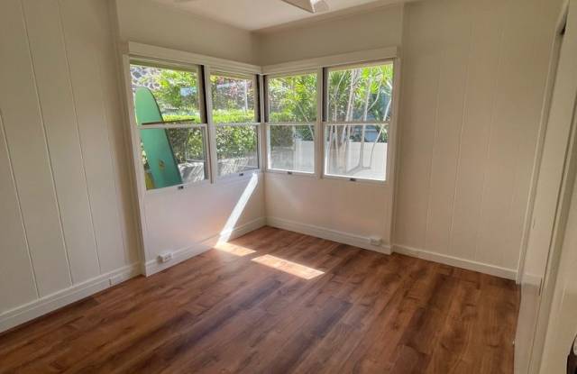 Spacious 2 bedrooms, 1 bath with parking photos photos