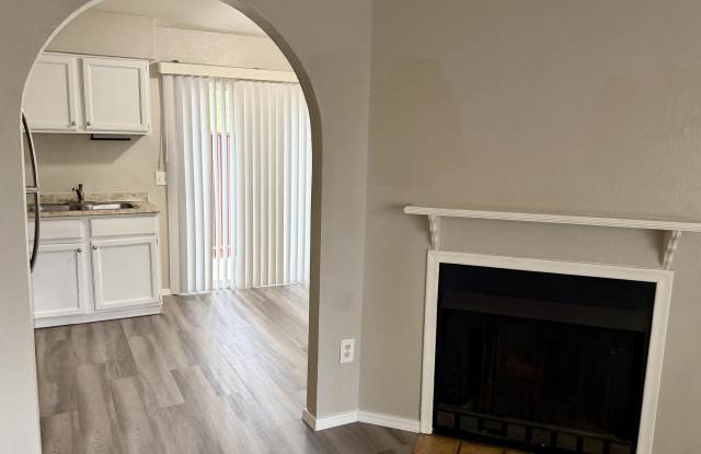 2645 N Alvernon Way Gallery 2