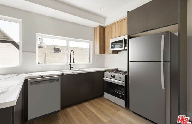 714 W 41st Pl Gallery 3